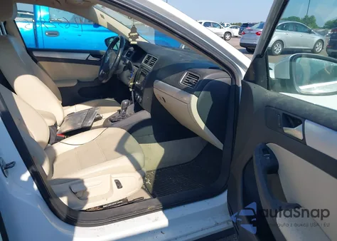 2013 Volkswagen Jetta Hybrid Se z USA, uszkodzony, nr VIN 3VW637AJ7DM291338